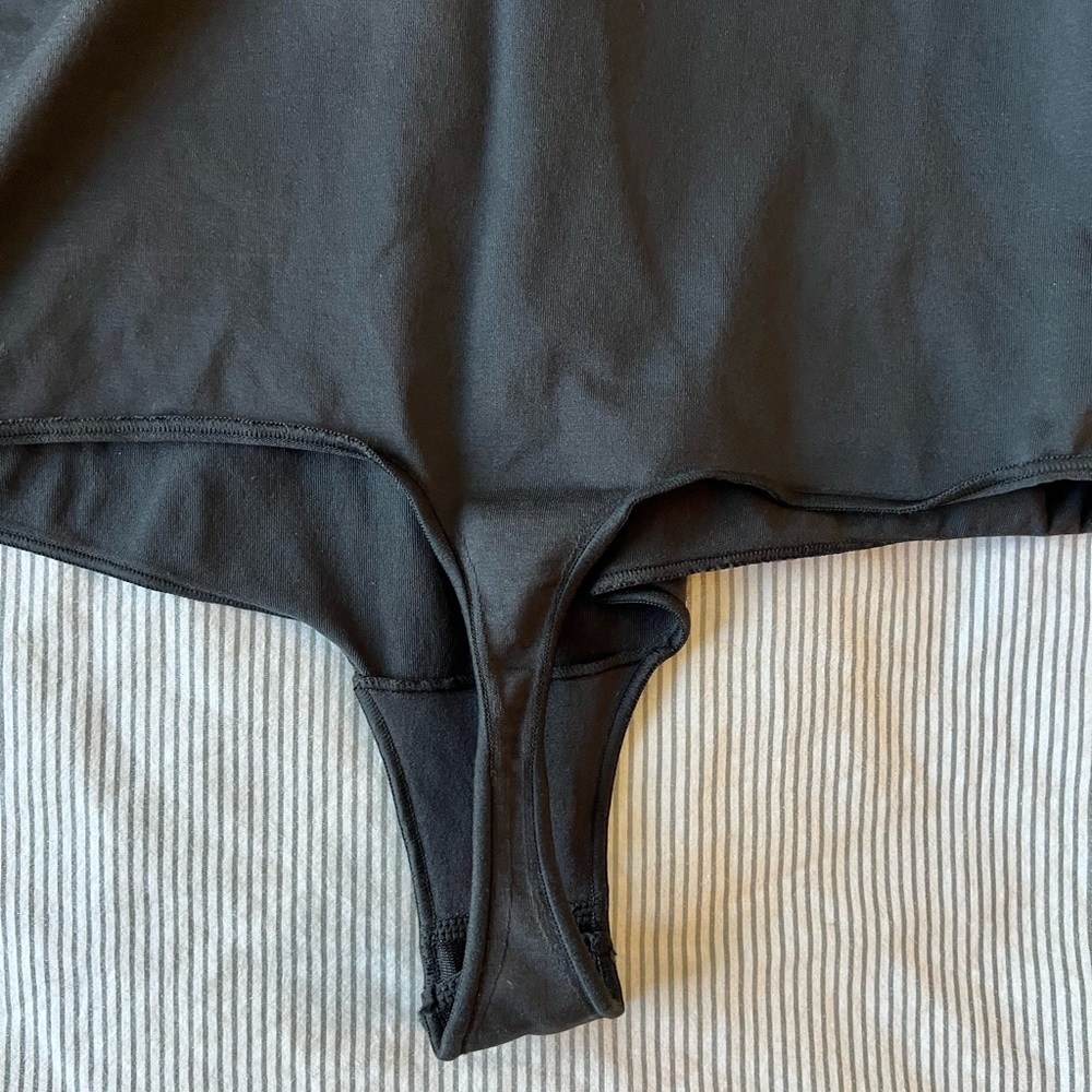 New Skims Essential Scoop Neck Long Sleeve Black Thong Bodysuit - Picture 8 of 10